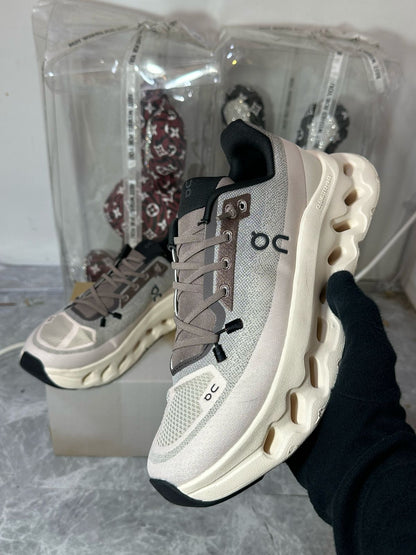 On Running Cloudtilt Unisex Sport Sneakers – Sand Clove