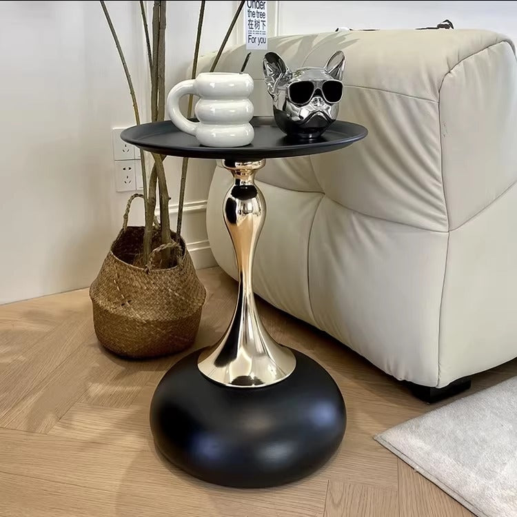 Gold-Black Side Table – Compact and Chic Design